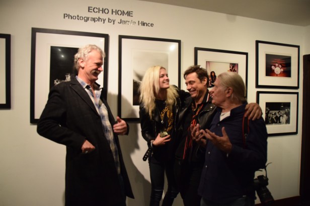 Peter Blachley, Alison Mosshart, Jamie Hince, Henry Diltz